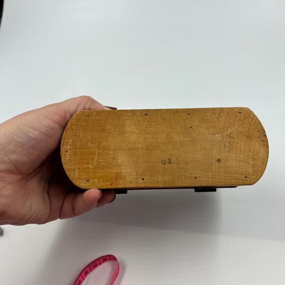 Vintage Hinge Lidded Wooden Carved Trinket Decorative Box With Latch 6 Inches - Picture 5 of 12
